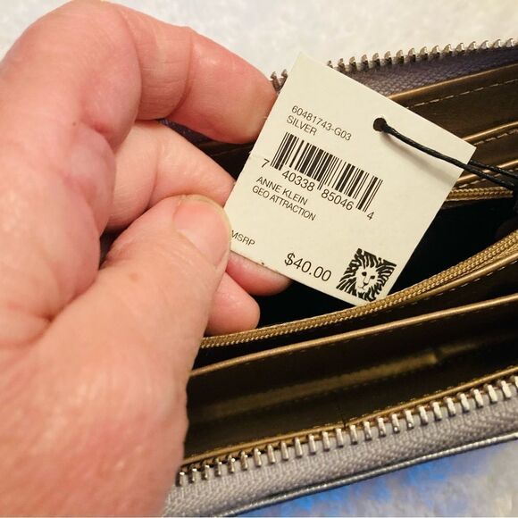 Anne Klein NWT Silver Metallic Wallet - Picture 5 of 11